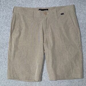 TravisMathew Mens Golf Shorts Khaki Tan Stretch Performance Size 32 123280